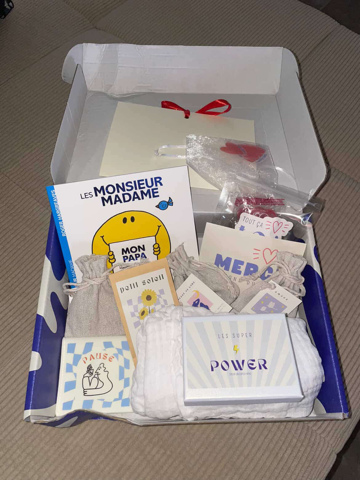 Photo cliente d’une box KEUR ouverte avec ses attentions.
